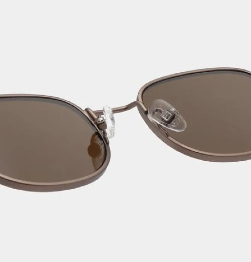 a_kjrbede_sonnenbrille_he_3-1.webp A. KJÆRBEDE Sonnenbrille Hello - Matte Brown