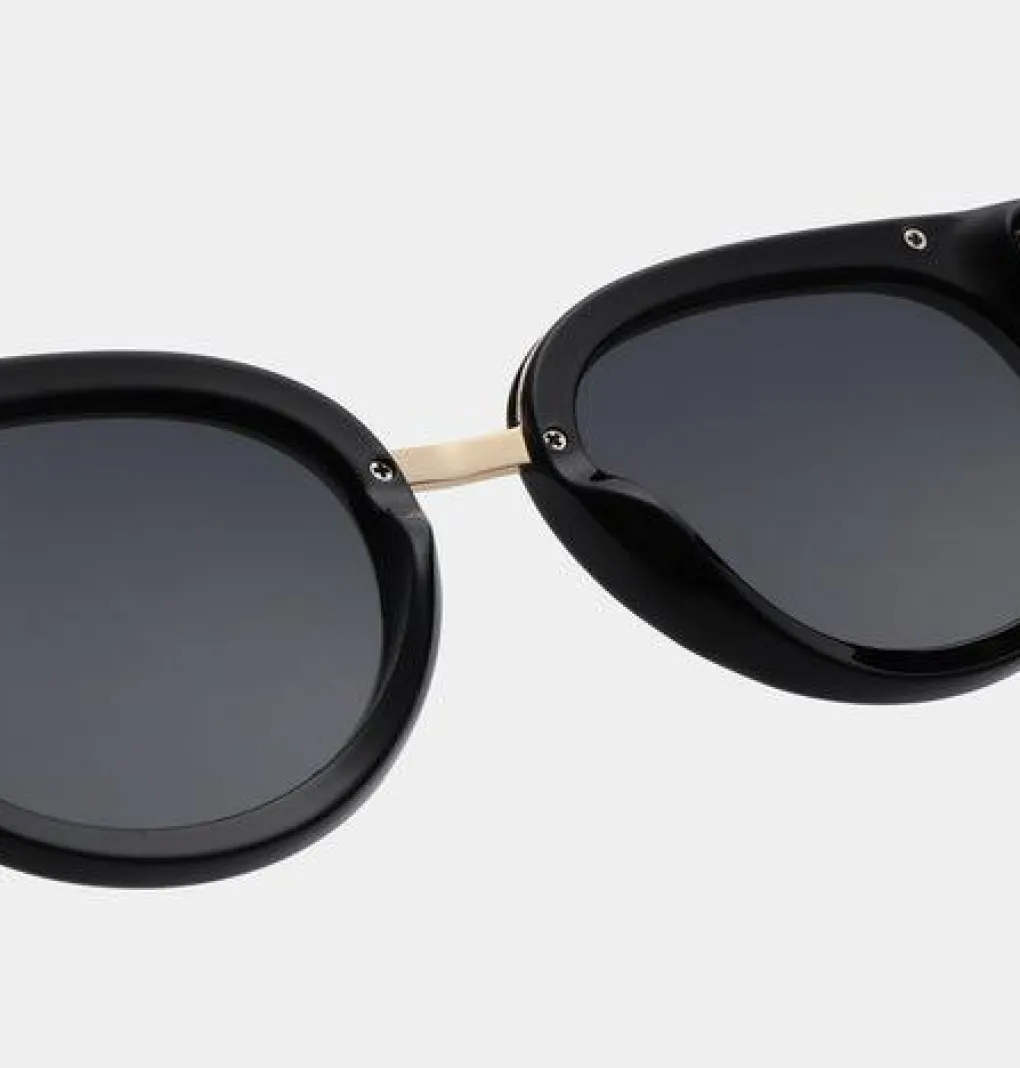 a_kjrbede_sonnenbrille_jo_4.webp A. KJÆRBEDE Sonnenbrille Jolie - Black