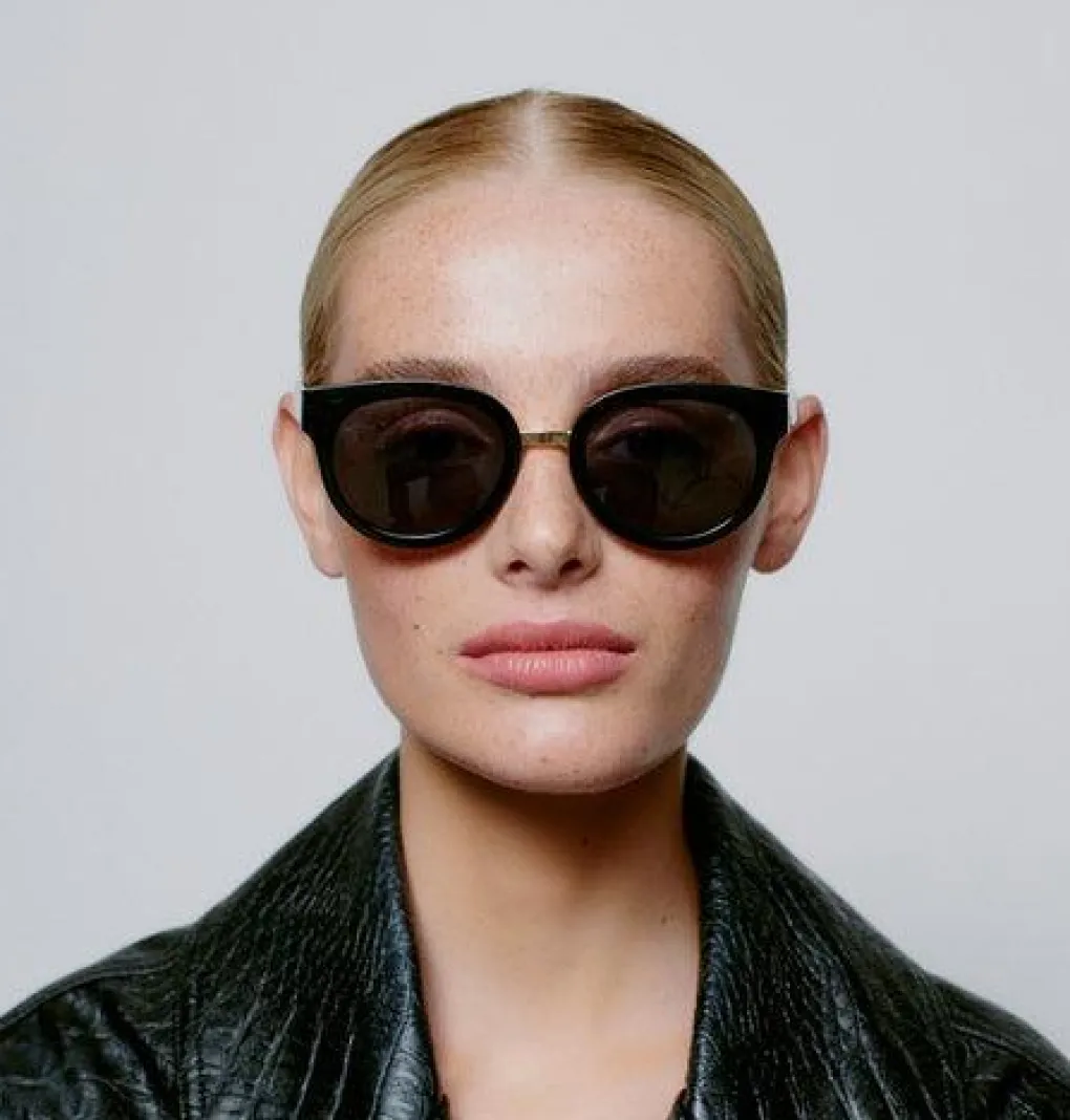 a_kjrbede_sonnenbrille_jo_5.webp A. KJÆRBEDE Sonnenbrille Jolie - Black
