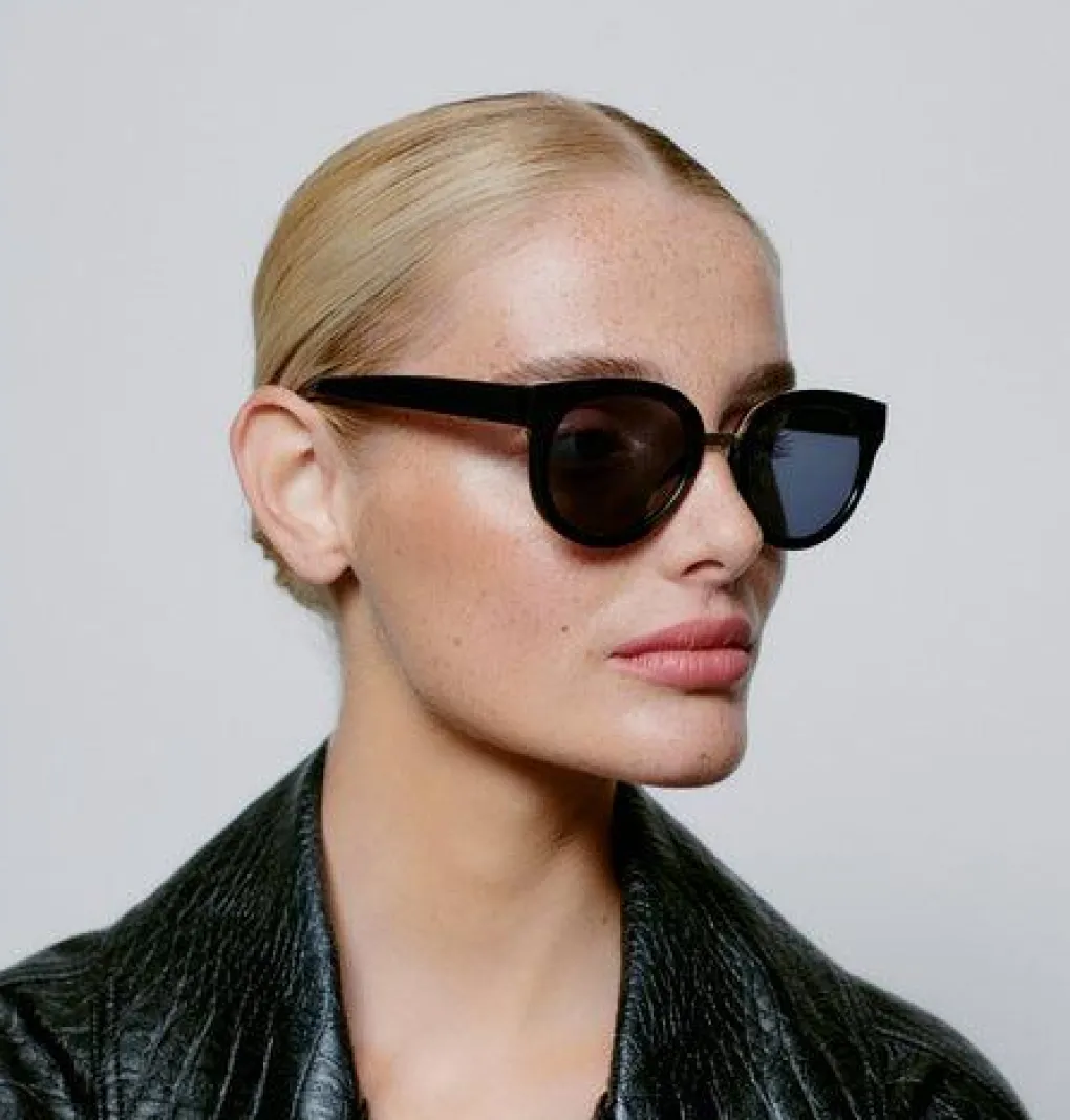 a_kjrbede_sonnenbrille_jo_6.webp A. KJÆRBEDE Sonnenbrille Jolie - Black