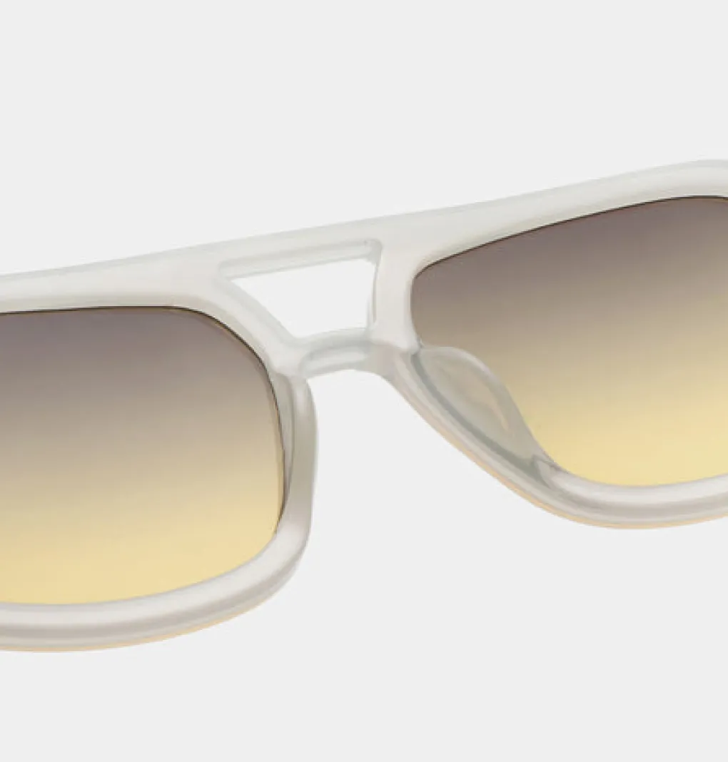 a_kjrbede_sonnenbrille_ka_4-1.webp A. KJÆRBEDE Sonnenbrille Kaya - Cream Bone
