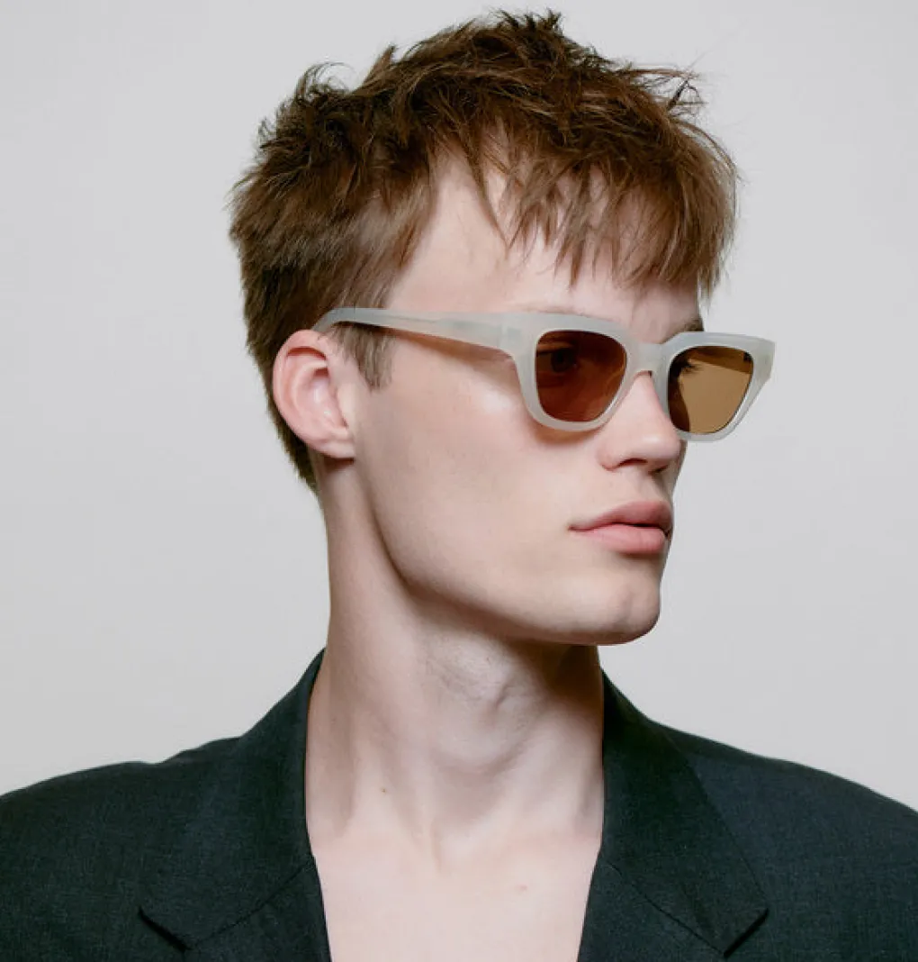 a_kjrbede_sonnenbrille_ka_7.webp A. KJÆRBEDE Sonnenbrille Kaws - Cream Bone