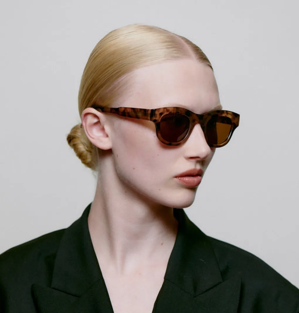 a_kjrbede_sonnenbrille_la_3-1.webp A. KJÆRBEDE Sonnenbrille Lane - Coquina