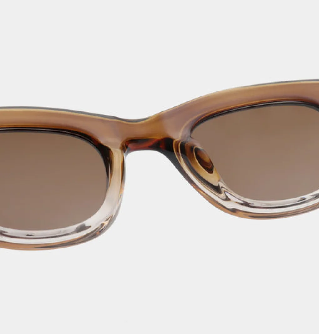 a_kjrbede_sonnenbrille_la_4-2.webp A. KJÆRBEDE Sonnenbrille Lane - Smoke /Champagne