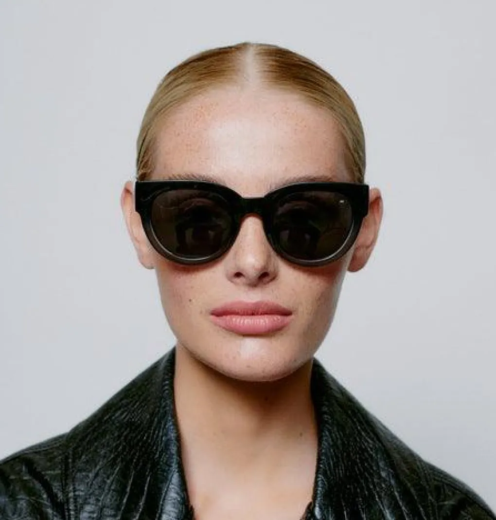 a_kjrbede_sonnenbrille_li_4-1.webp A. KJÆRBEDE Sonnenbrille Lilly - Black