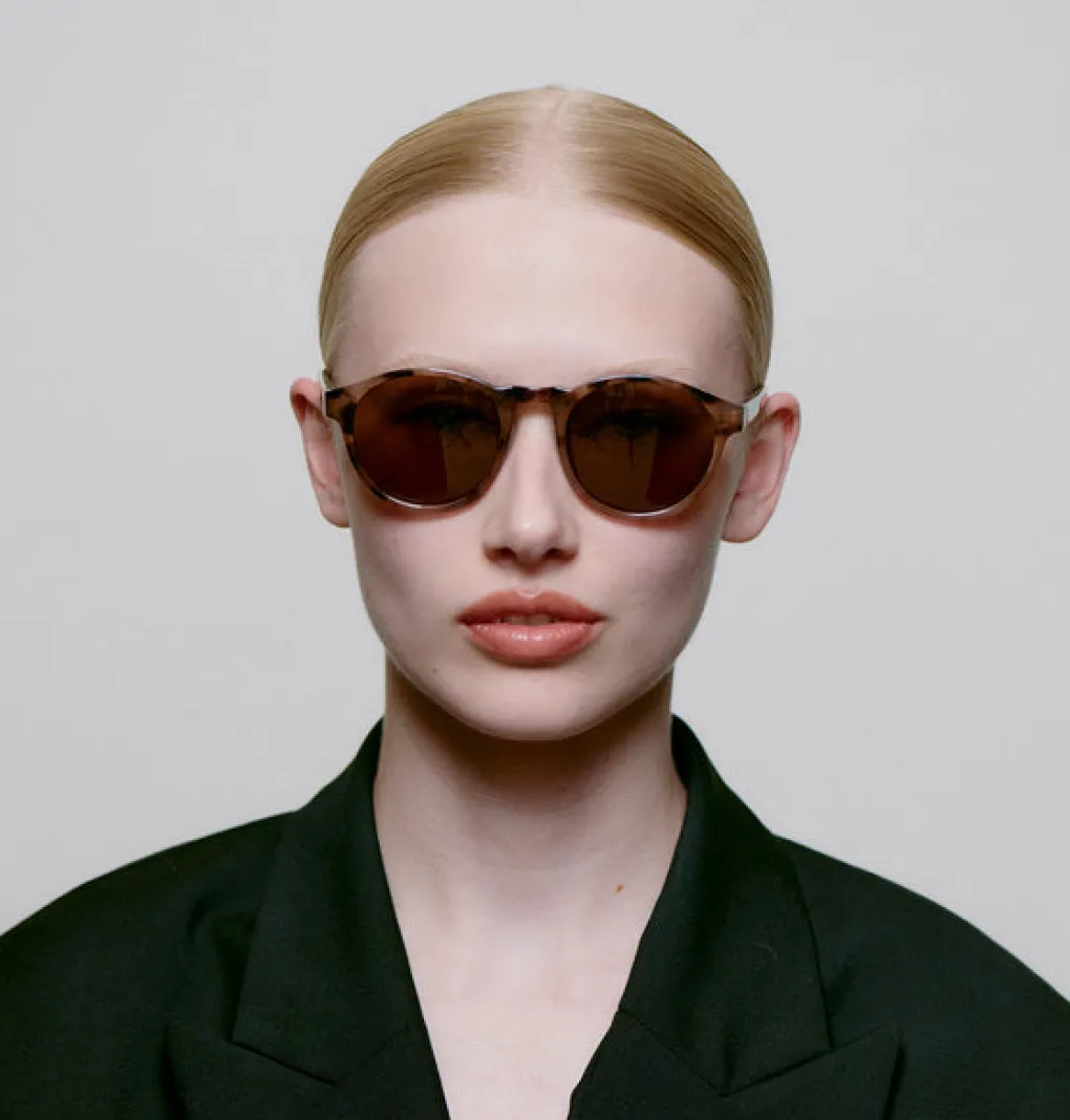 a_kjrbede_sonnenbrille_ma_4-2.webp A. KJÆRBEDE Sonnenbrille Marvin- Coquina