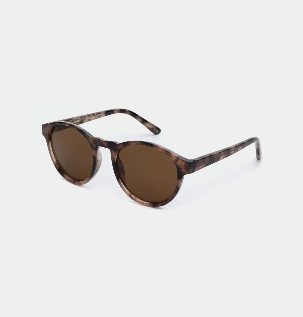 a_kjrbede_sonnenbrille_ma_8.webp A. KJÆRBEDE Sonnenbrille Marvin- Coquina