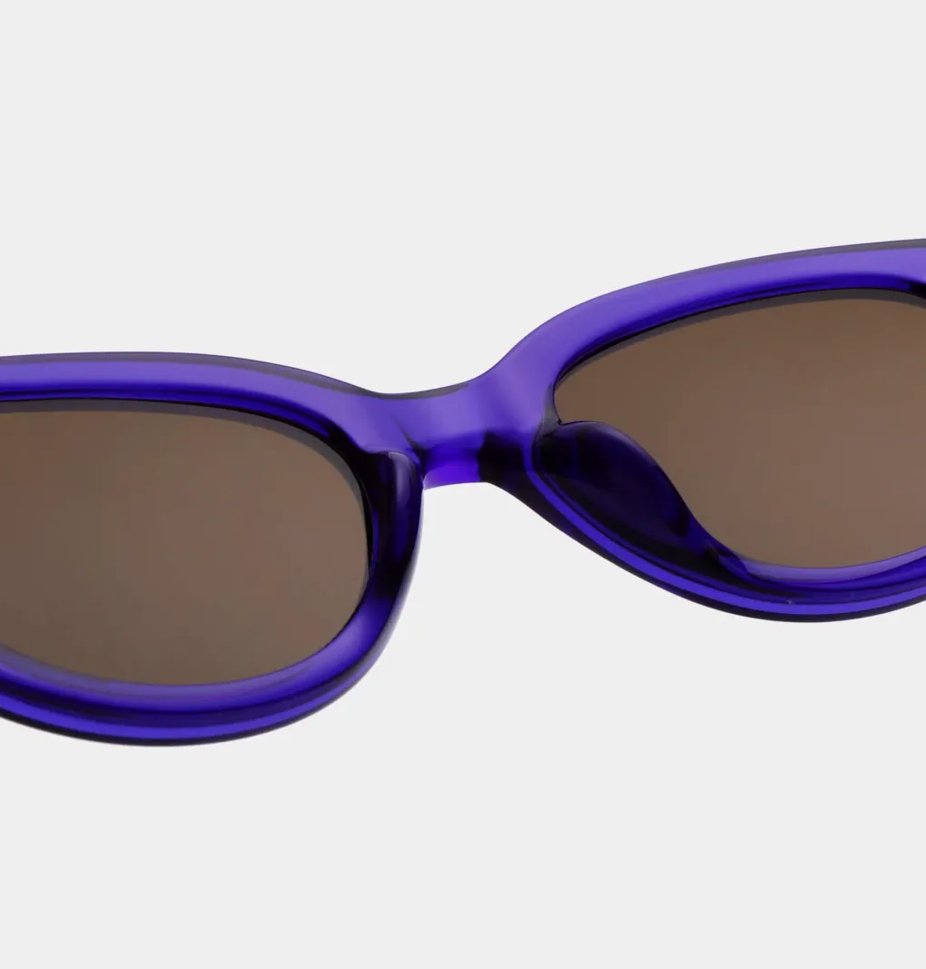 a_kjrbede_sonnenbrille_wi_3.webp A. KJÆRBEDE Sonnenbrille Winnie - Purple Transparent