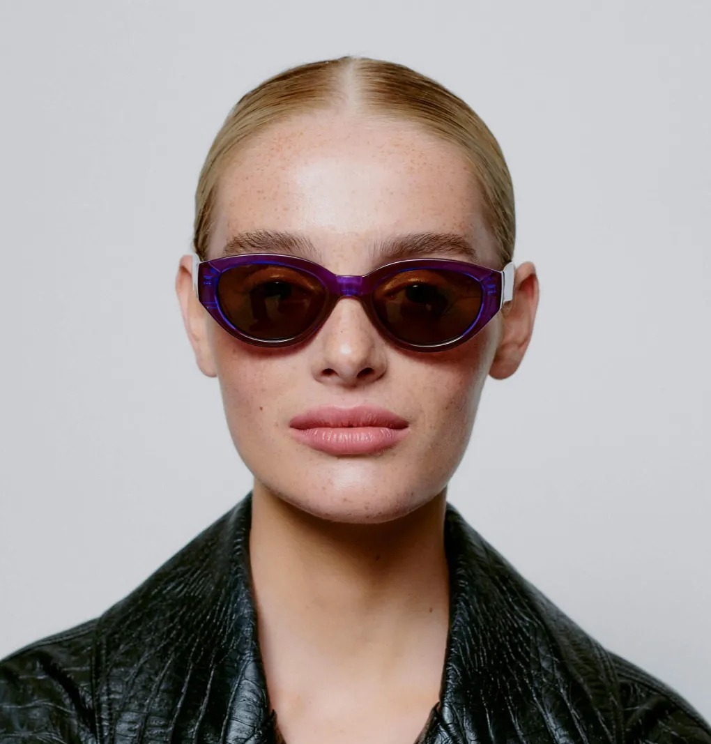 a_kjrbede_sonnenbrille_wi_4.webp A. KJÆRBEDE Sonnenbrille Winnie - Purple Transparent