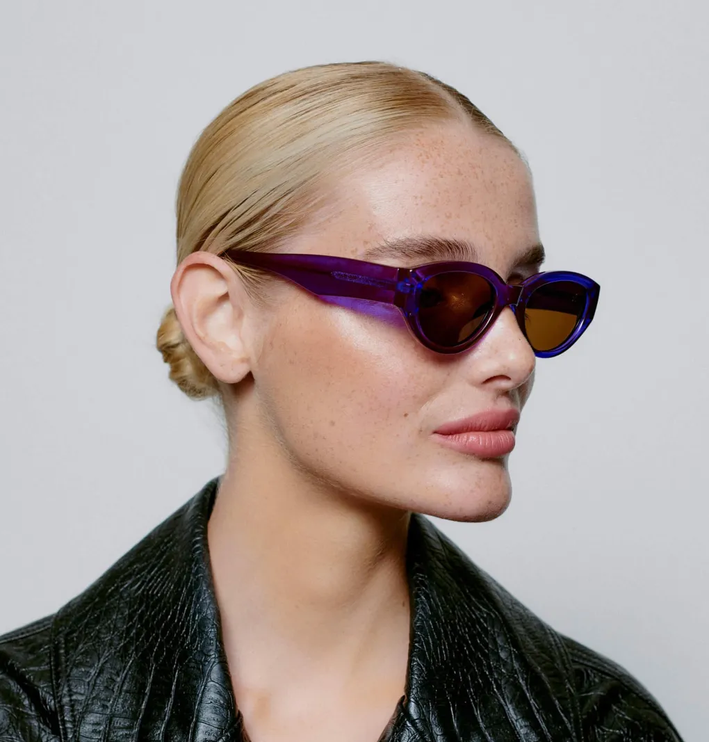 a_kjrbede_sonnenbrille_wi_5.webp A. KJÆRBEDE Sonnenbrille Winnie - Purple Transparent