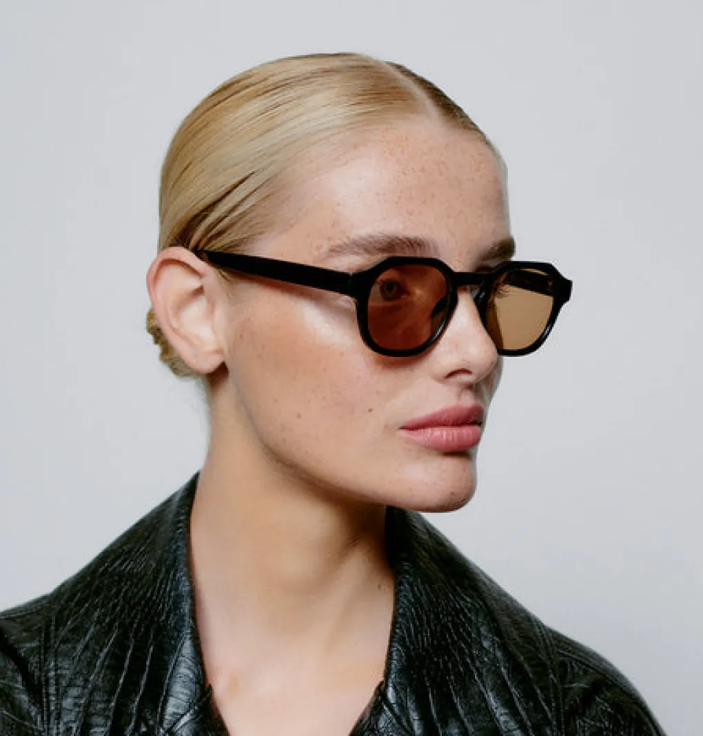 a_kjrbede_sonnenbrille_za_4.webp A. KJÆRBEDE Sonnenbrille Zan - Black