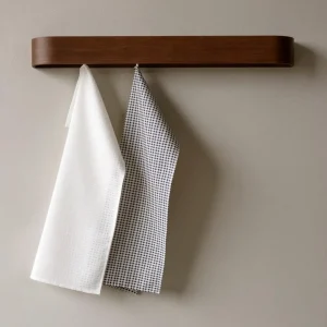Menu Audo Copenhagen / Troides Gechirrtuch indigo / weiß 40x67cm - 2er Set