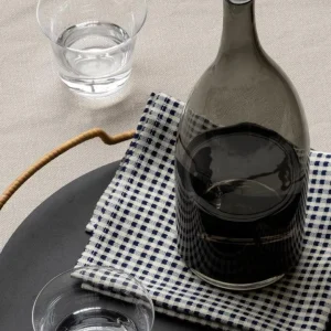 Menu Audo Copenhagen / Troides Gechirrtuch indigo / weiß 40x67cm - 2er Set