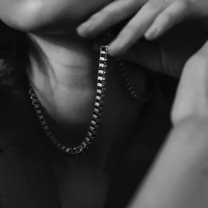 Bandhu Box chain necklace
