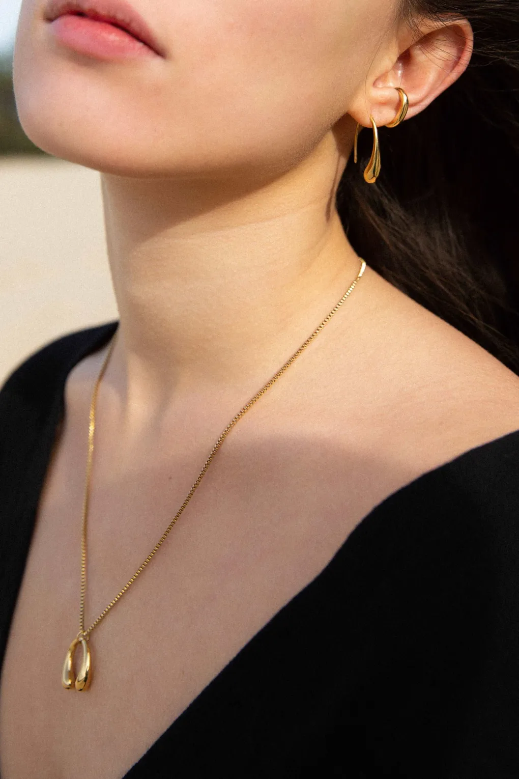bandhu_melt_earrings_gold_2.webp Bandhu Melt earrings gold