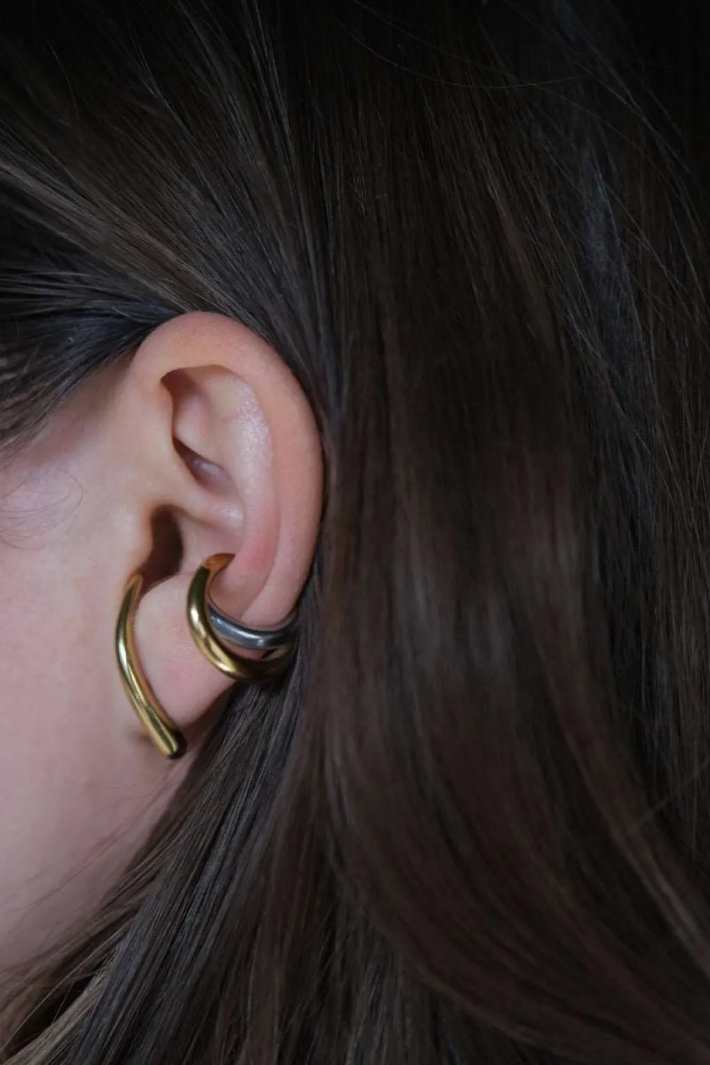 bandhu_twotone_ear_cuff_2.webp Bandhu Twotone ear cuff