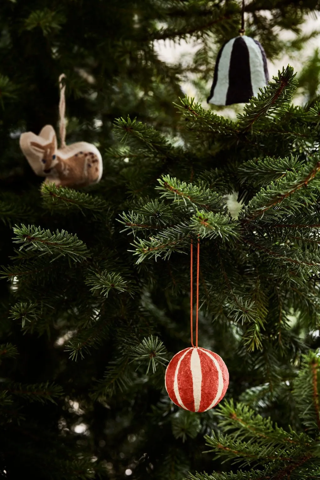 broste_copenhagen_christb_3.webp Broste Copenhagen Christbaum Glocke Stripe Pulp Blackberry Purple - 6cm