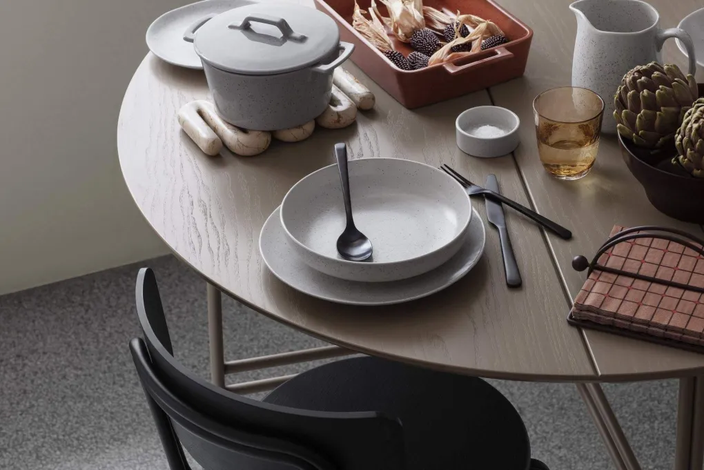 broste_copenhagen_nordic__2-6.webp Broste Copenhagen Nordic Vanilla Schale mit 3 kleinen Füßen - 11cm