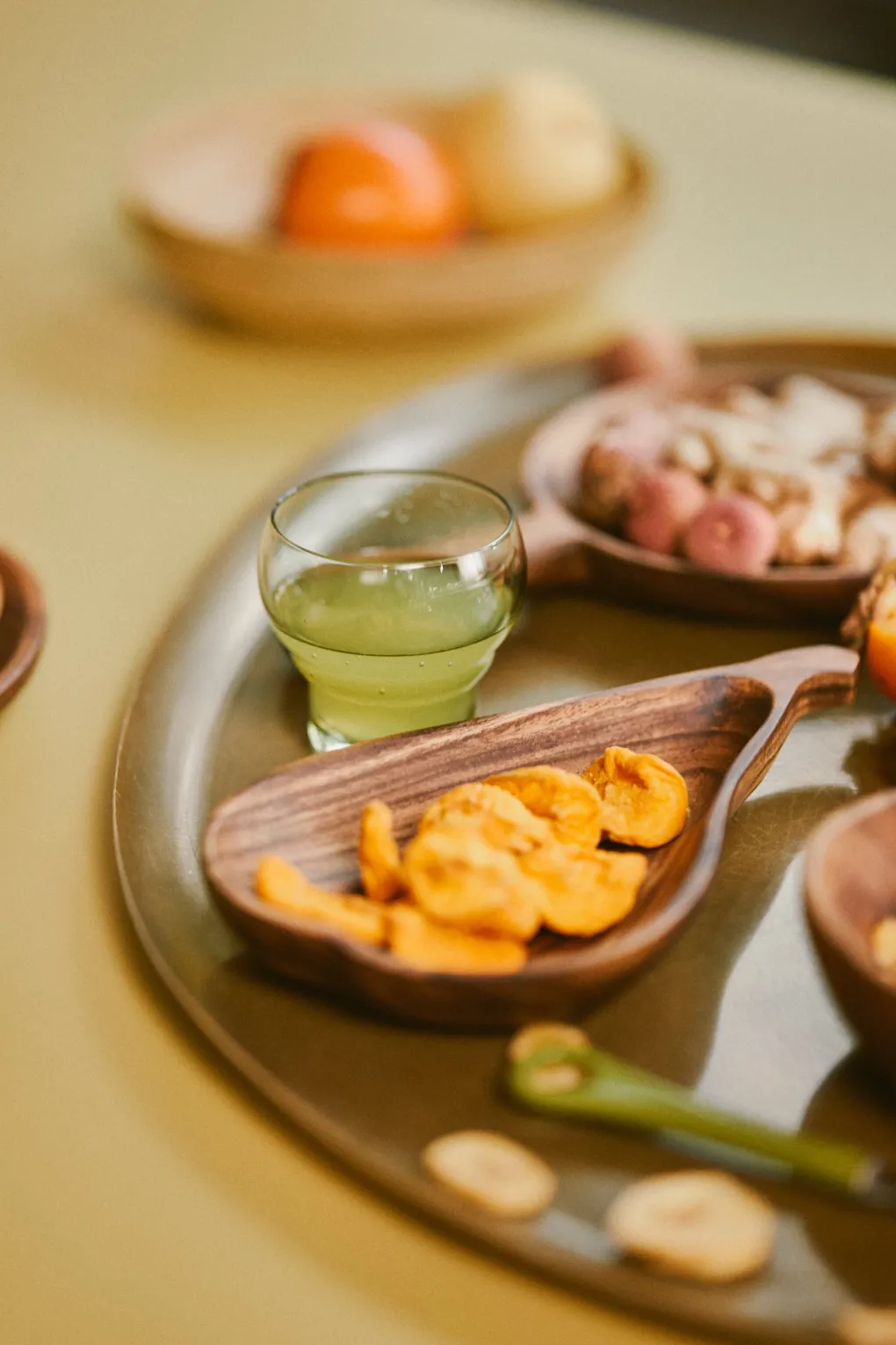 hkliving_acacia_pear_bowl_2.webp HKliving Acacia Pear Bowl L
