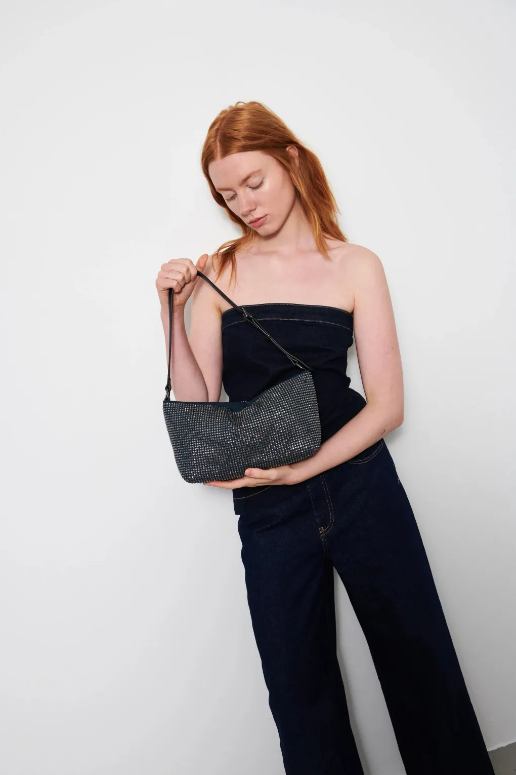 hvisk_tasche_gil_denim_em_3.webp HVISK Tasche Gil Denim Embellished - Blue Ink