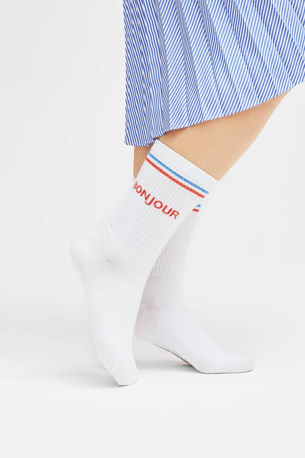 natural_vibes_bio_socken__2.webp Natural Vibes Bio Socken Bonjour - Weiße Tennissocken mit Schrift