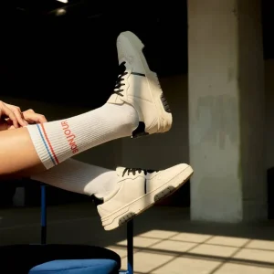 Natural Vibes Bio Socken Bonjour - Weiße Tennissocken mit Schrift