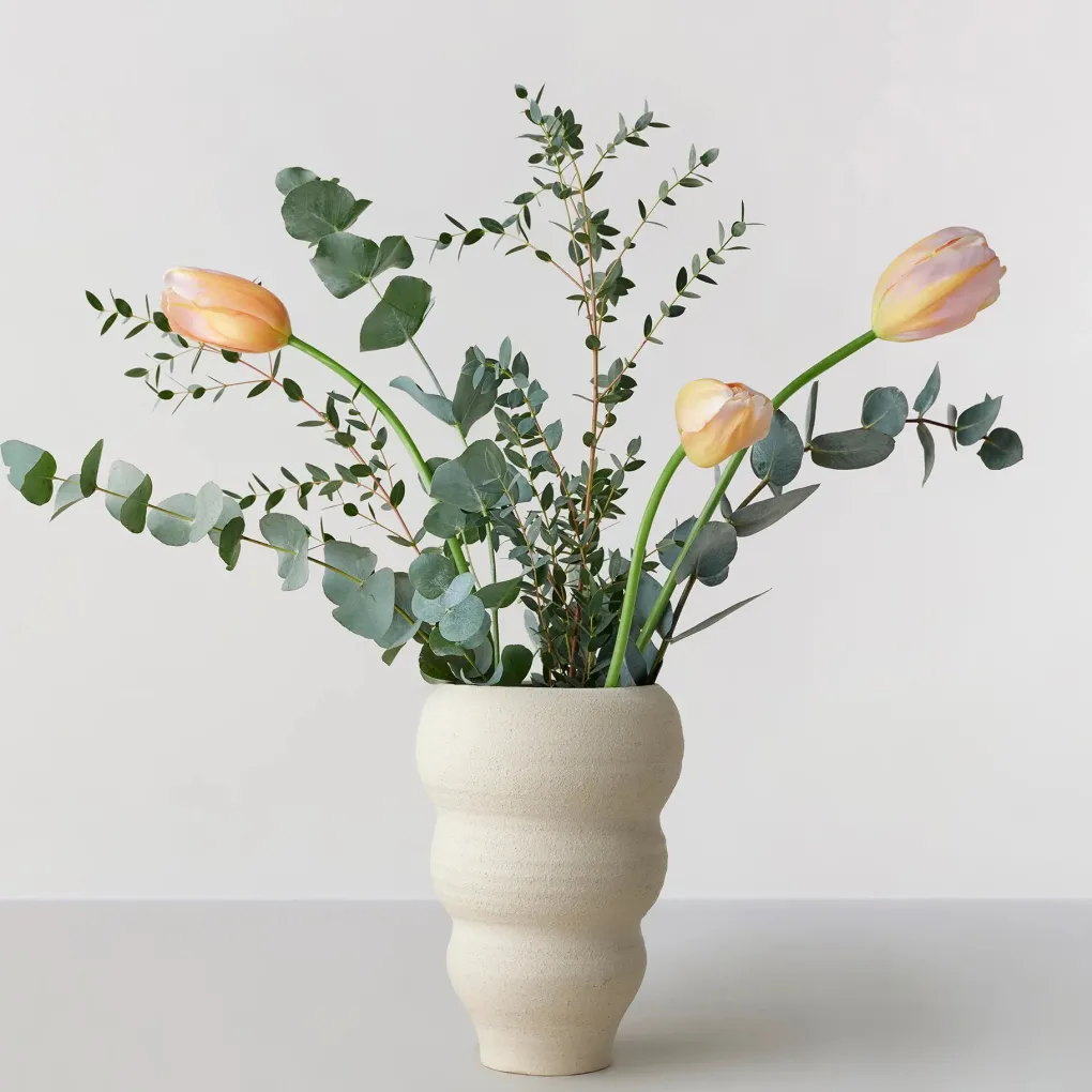 ro_collection_hand_turned_1.webp RO Collection hand turned vase curved no. 60 vanilla - 25cm
