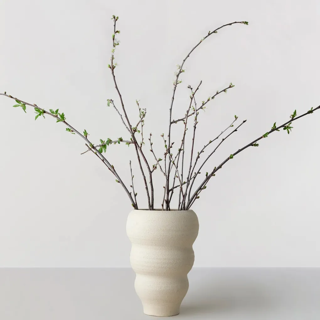 ro_collection_hand_turned_4.webp RO Collection hand turned vase curved no. 60 vanilla - 25cm