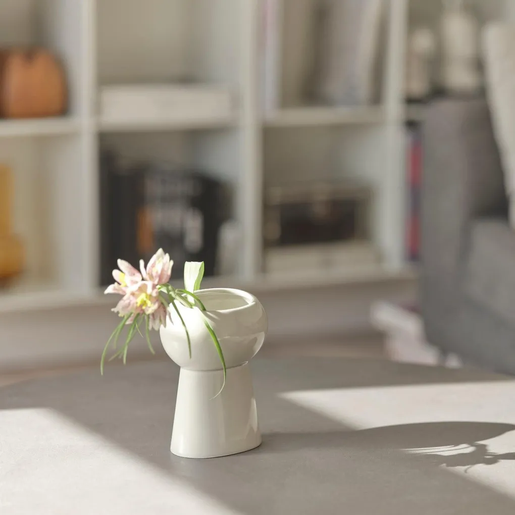 ro_collection_vase__moon__7.webp RO Collection Vase - moon stone