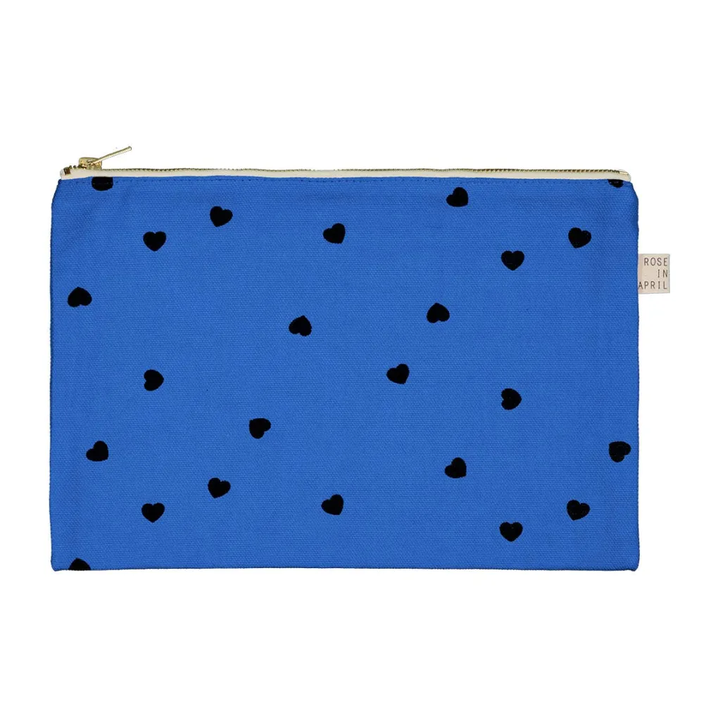 rose_in_april__lili_kosme_0.webp Rose in April - Lili Kosmetiktasche Hearts Greek Blue - 30x21cm