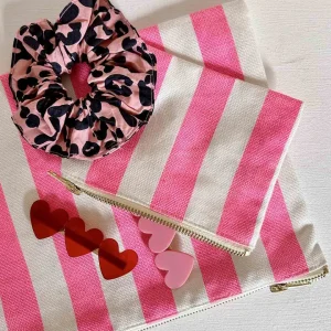 Rose in April - Lili Kosmetiktasche Stripes Neon Pink - 30x21 cm
