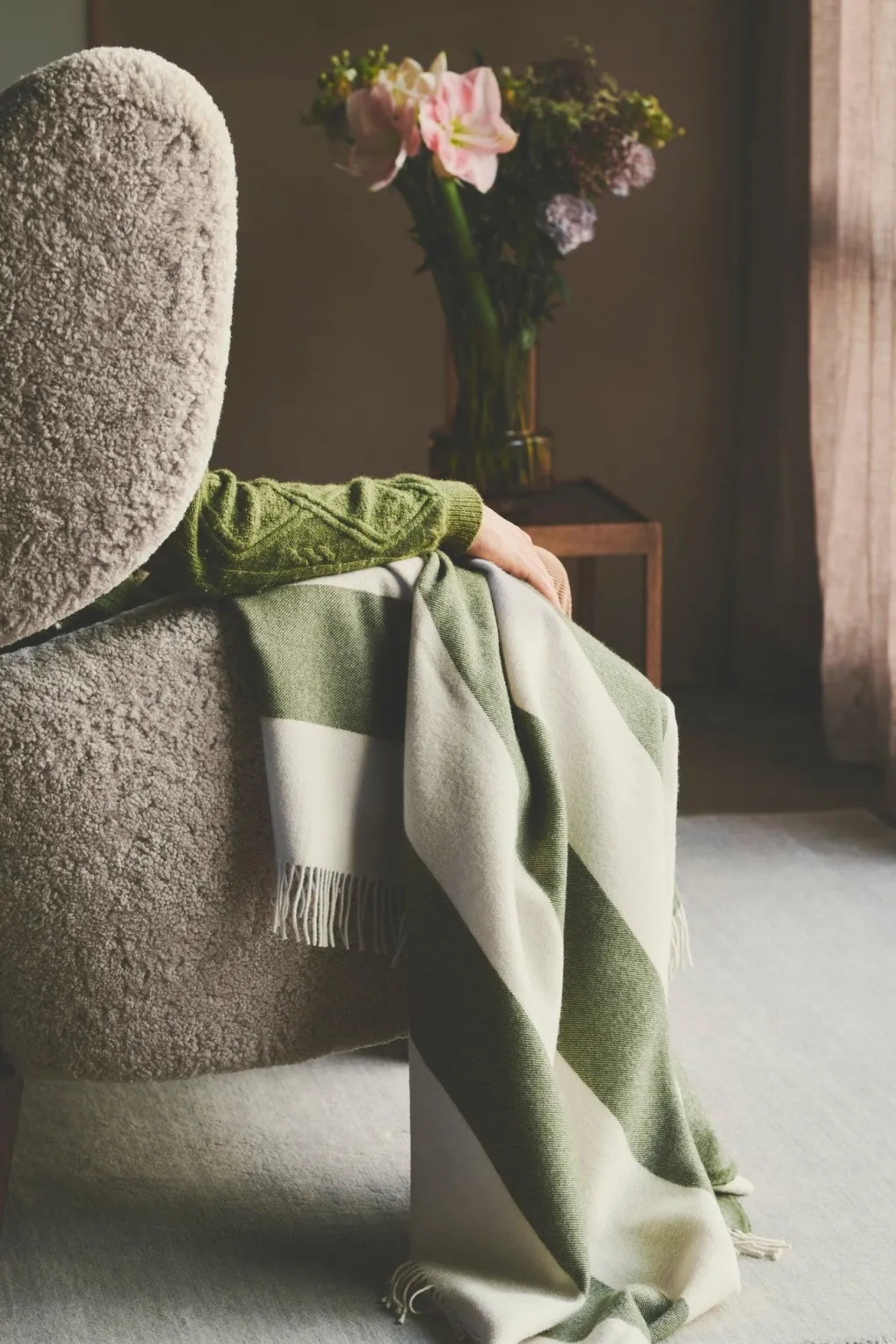 silkeborg_uldspinderi_the_2.webp Silkeborg Uld spinderi The Sweater green - 130x190 cm