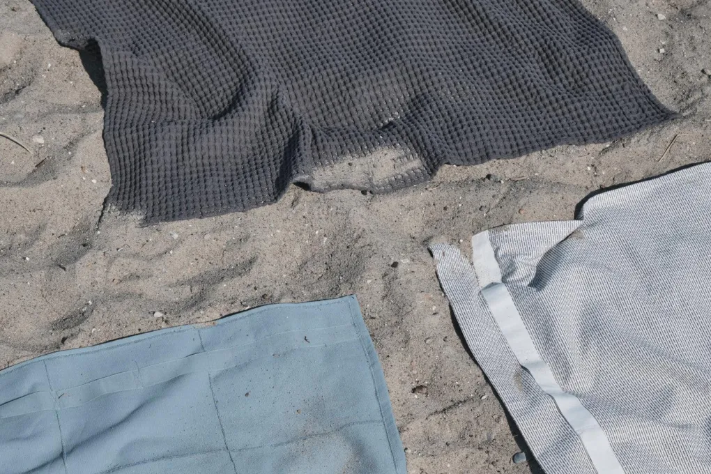 the_organic_company_big_w_2-10.webp The Organic Company Big Waffle Towel and Blanket dark grey - 150x100cm