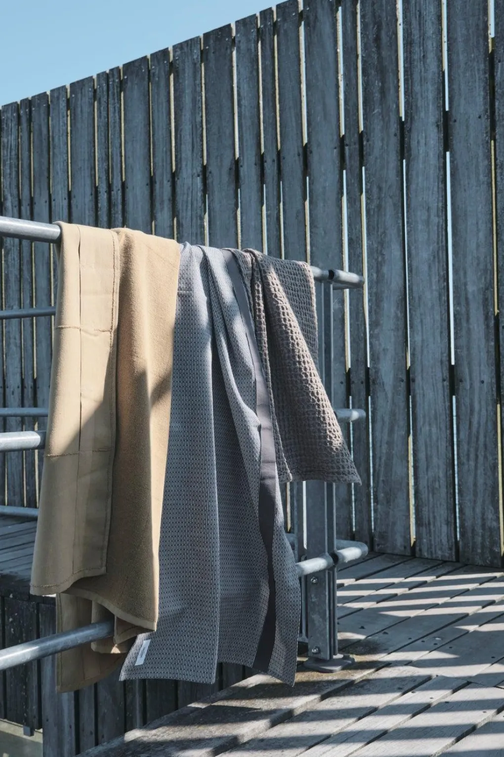 the_organic_company_big_w_3-11.webp The Organic Company Big Waffle Large Hand Towel dark grey - 130x50cm